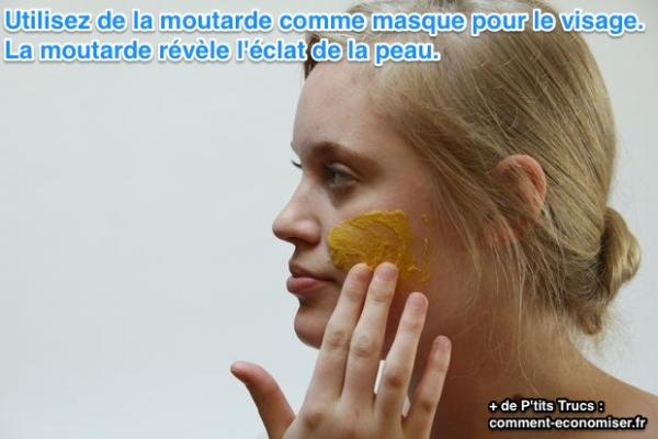 La peau de la personne le masque de concombre
