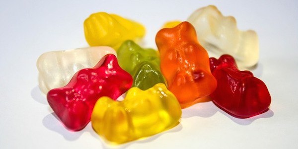 Saviez-vous que les bonbons contiennent des colorants artificiels ?