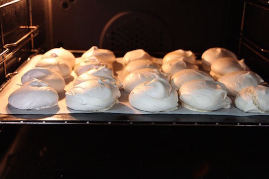 Avec le blanc des pois chiches, vous obtenez de d�licieuses meringues.