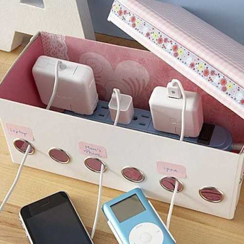 Utilisez une boite à chaussure pour cacher les cables et chargeurs