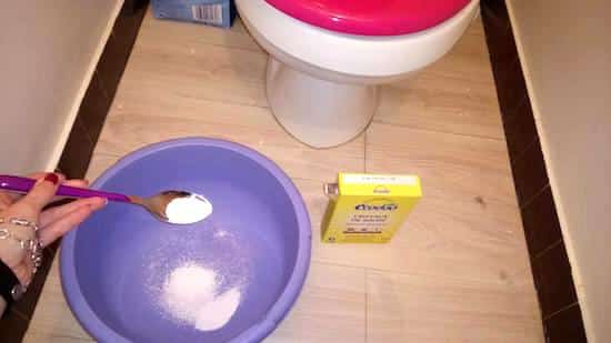 Comment nettoyer WC avec cristaux de soude ?