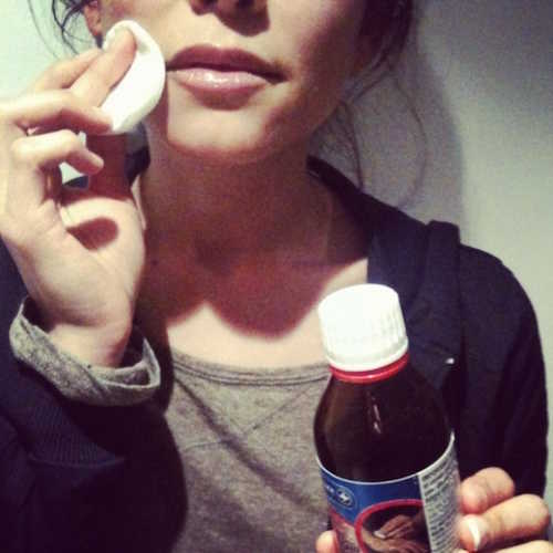 " Le Petit Journal Quotidien " Maria21 - Page 11 Eau-oxygenee-elimine-acne